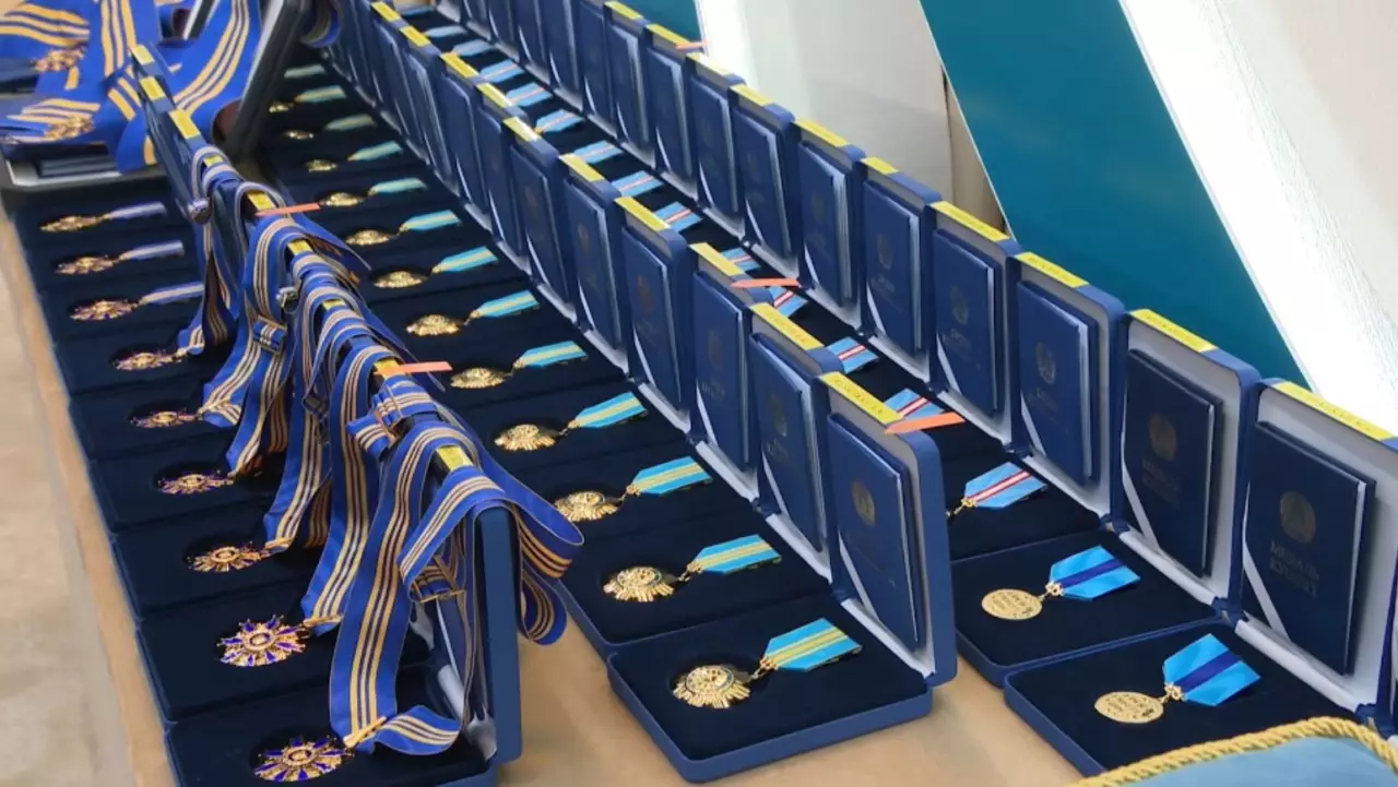 Президент Ұлттық құрылтайдың белсенді  мүшелерін марапаттады