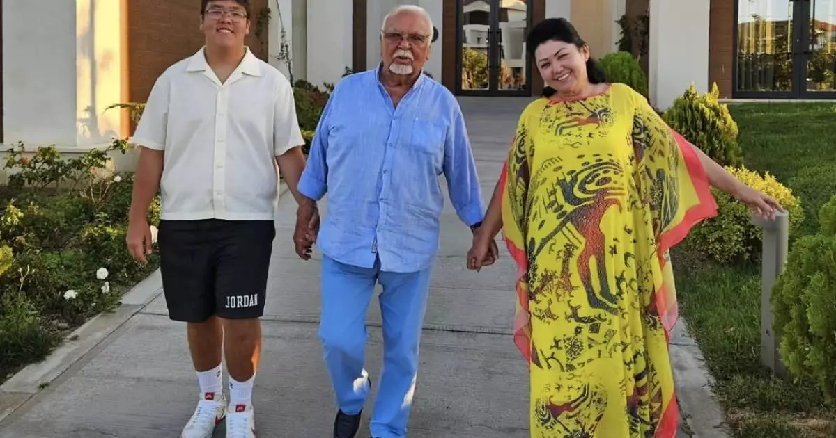  «Асылымның тұяғы»: Асанәлі Әшімовтың жары ұлына тілек арнады 