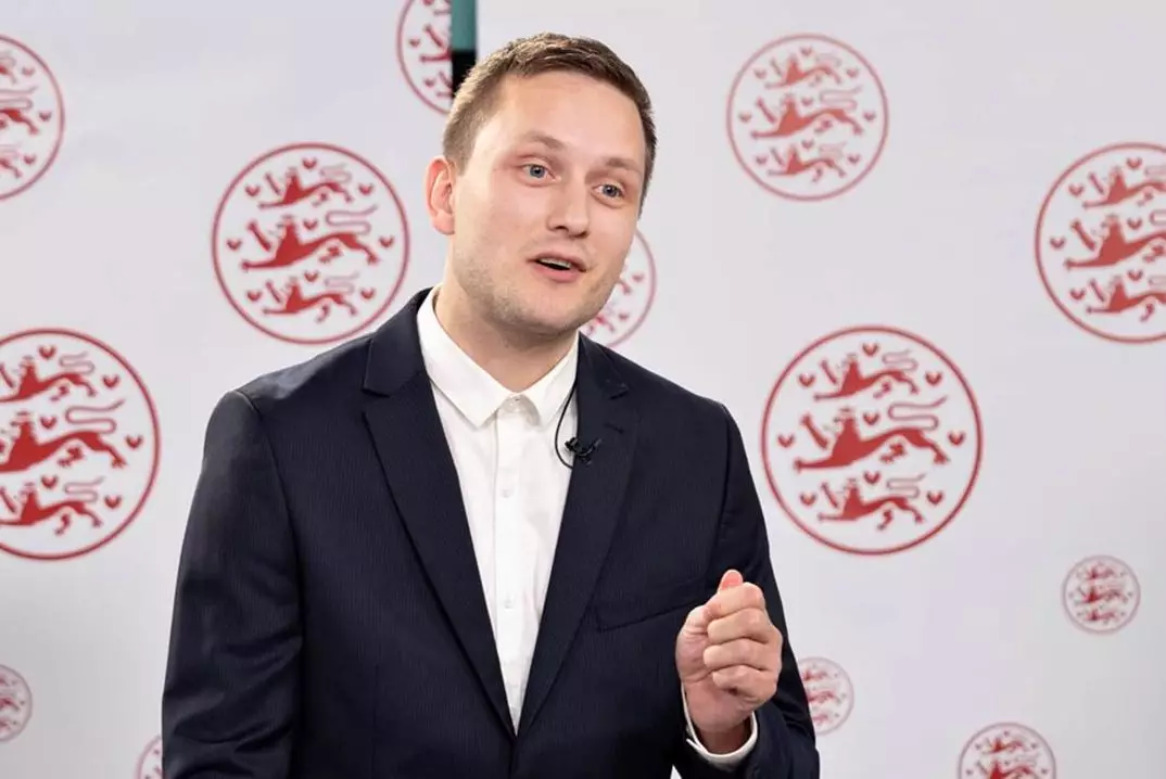 Премьер Гренландии заявил, что разговоры о "владении" островом недопустимы