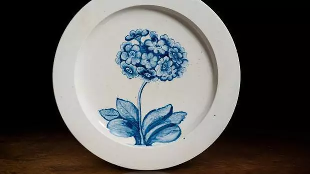 Шатырдан табылған 250 жылдық тәрелке 10 млн теңгеге бағаланды