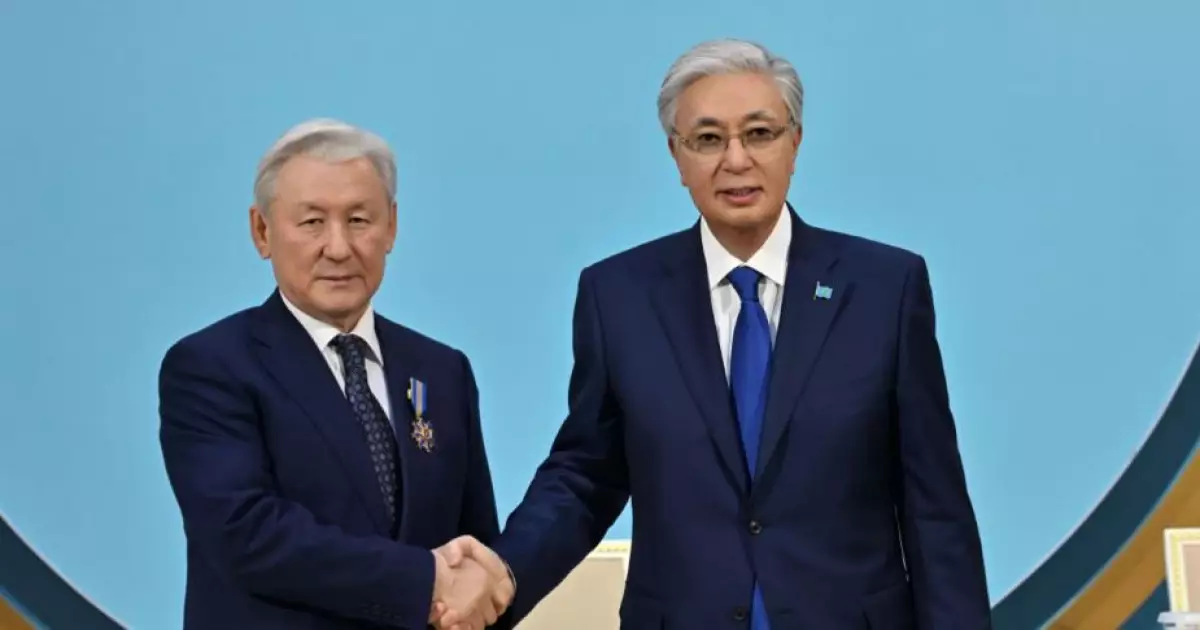   Ұлттық құрылтай: Президент бір топ азаматты мемлекеттік наградамен марапаттады   