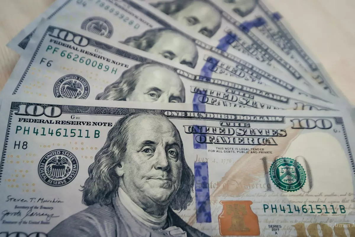 Доллар США резко подешевел на фоне распродажи американских активов