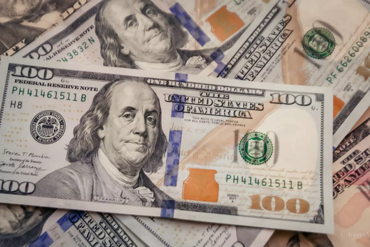 Курс доллара поднялся выше 507 тенге