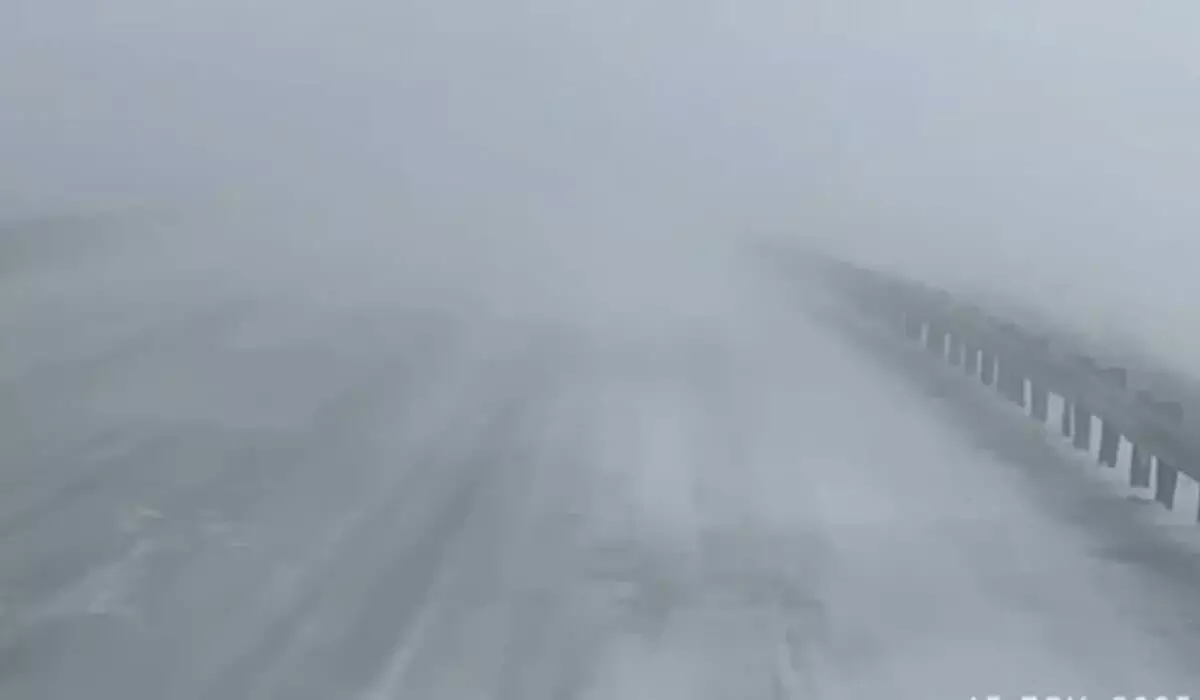Метели и плохая видимость: ситуация осложнится на трассах в 13 областях Казахстана