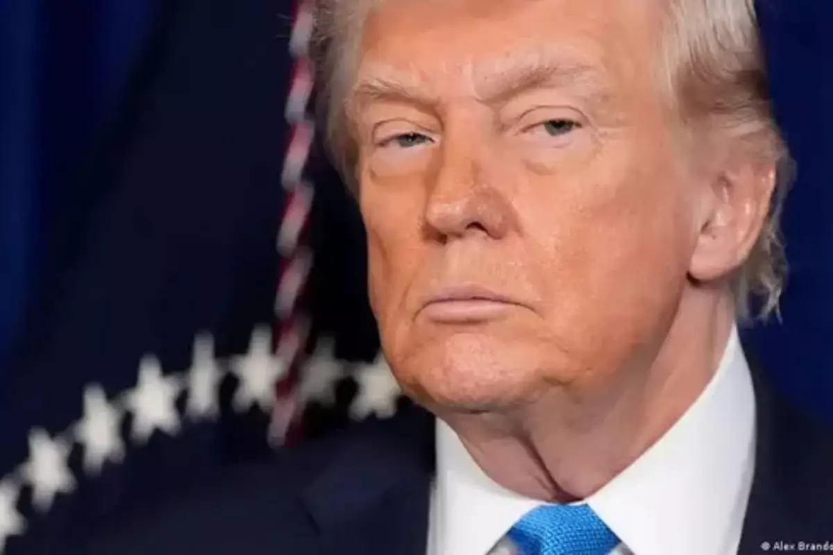 Самолёт Трампа развернулся на пути в Давос из-за неисправности