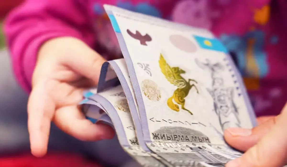 Сколько государство выплатило казахстанцам на рождение и уход за детьми в 2025 году