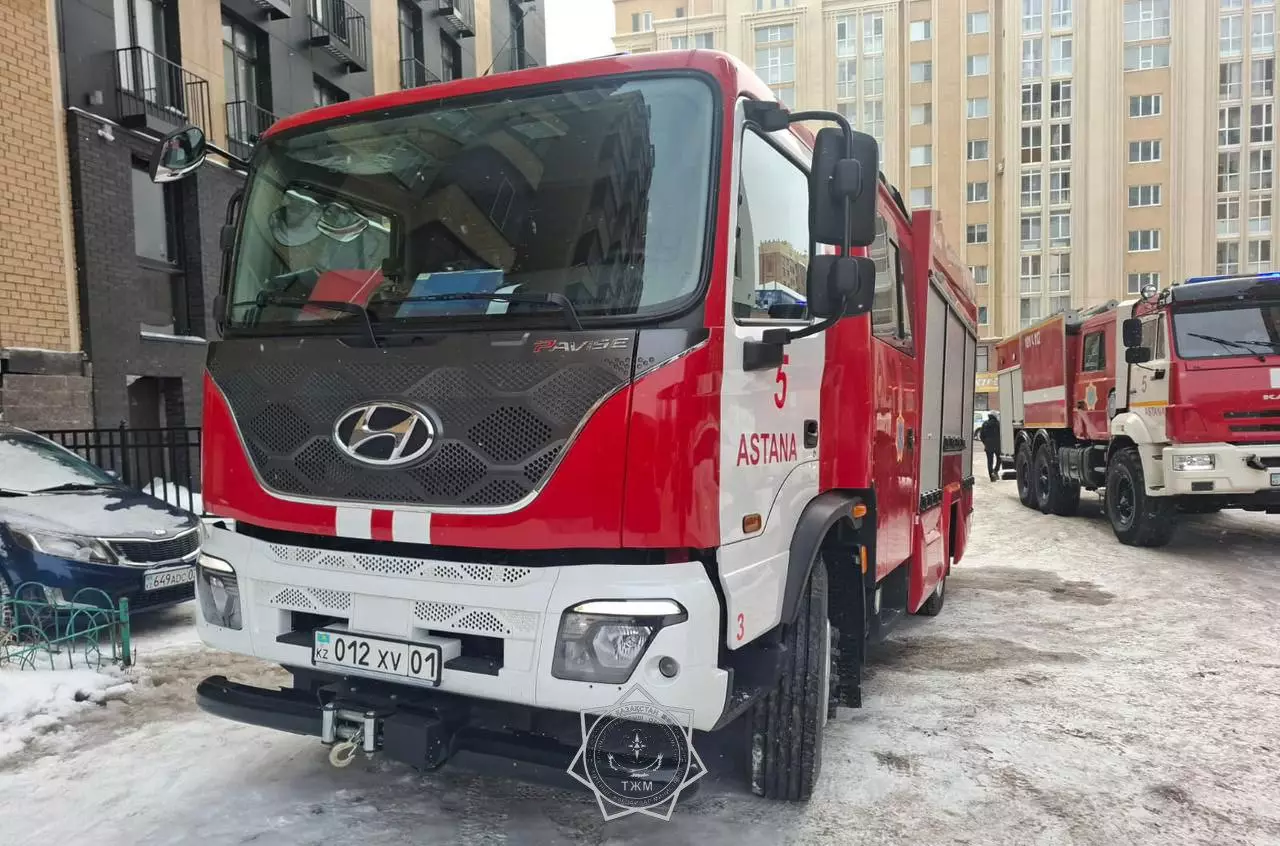 30 человек эвакуировали из ЖК в Астане из-за пожара