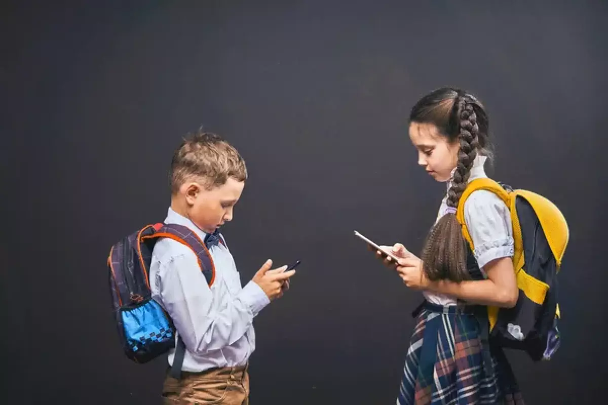 В Казахстане могут запретить детям до 16 лет регистрацию в соцсетях