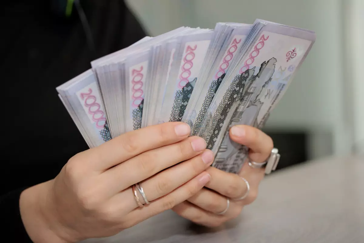 Пособия многодетным и награжденным матерям увеличены в Казахстане