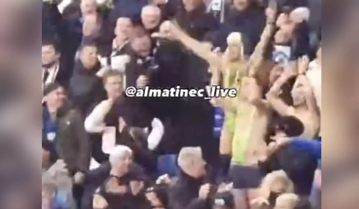 Бельгийские болельщики переоделись в костюмы «Бората» во время футбольного матча в Астане (ВИДЕО)