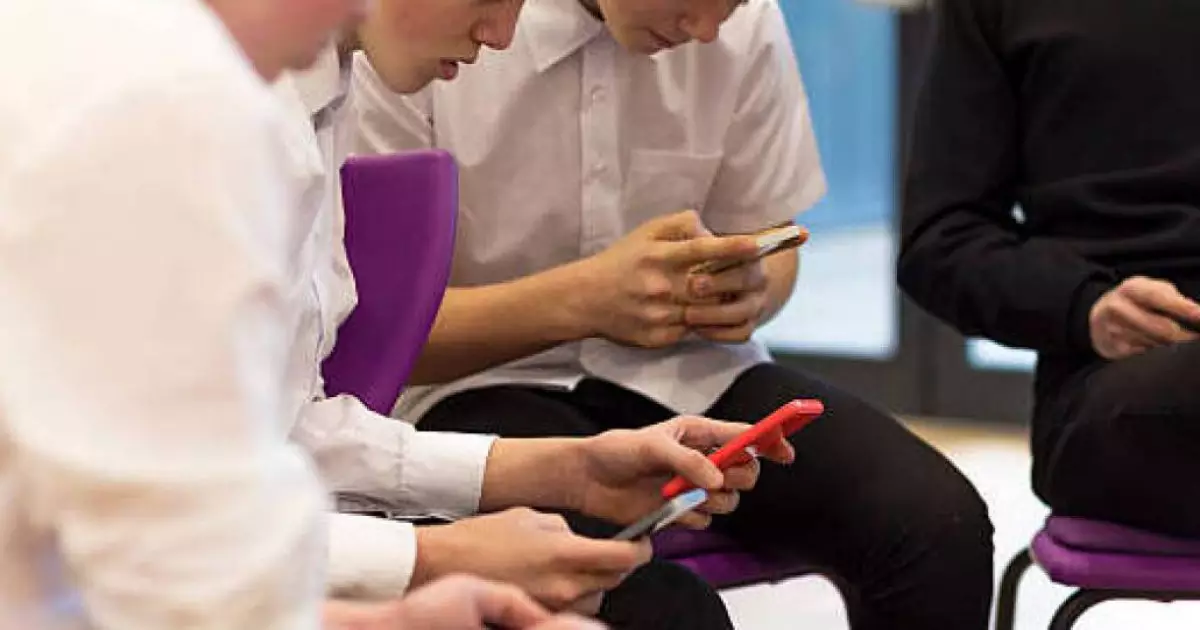  Елімізде 16 жасқа толмағандарға әлеуметтік желіге тіркелуге тыйым салынуы мүмкін 