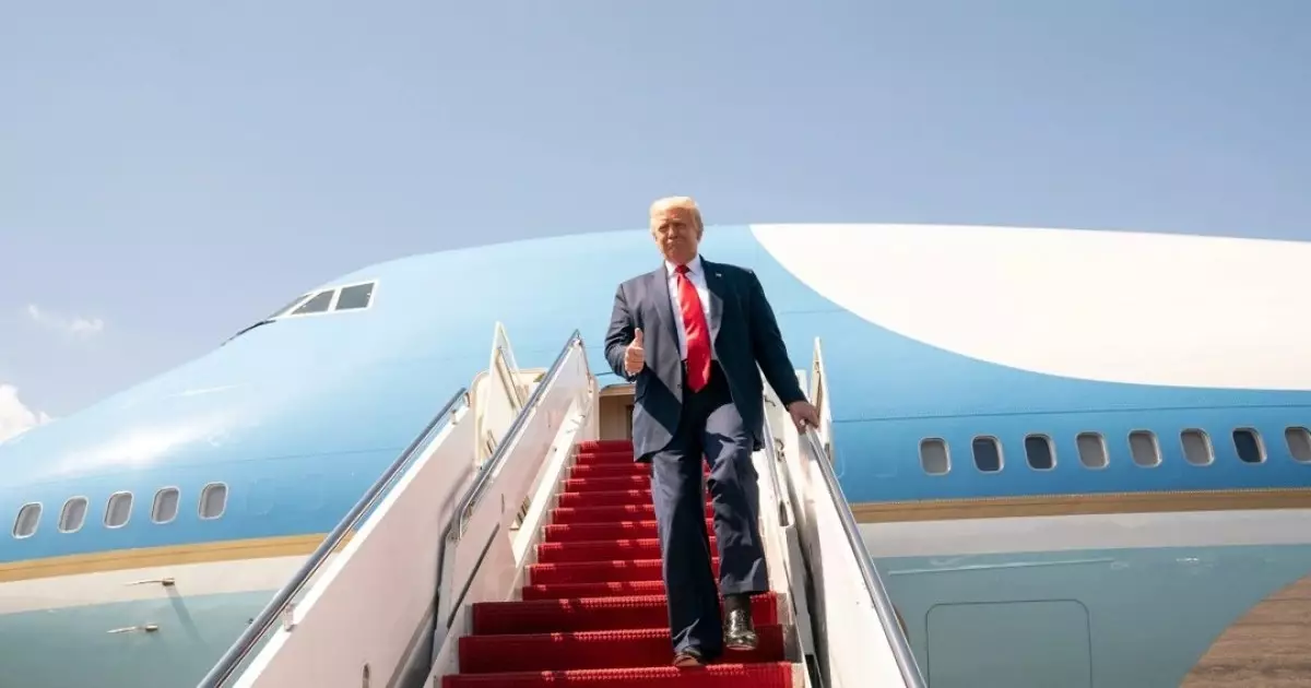  Трамптың ұшағы Давоска жете алмай кері қайтты 