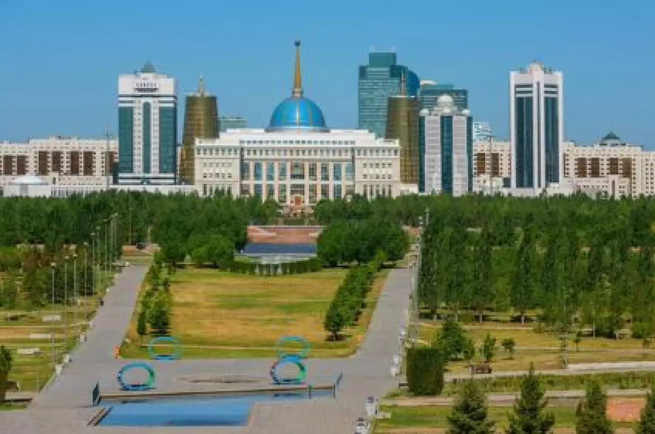 76% опрошенных казахстанцев поддерживают текущий курс страны