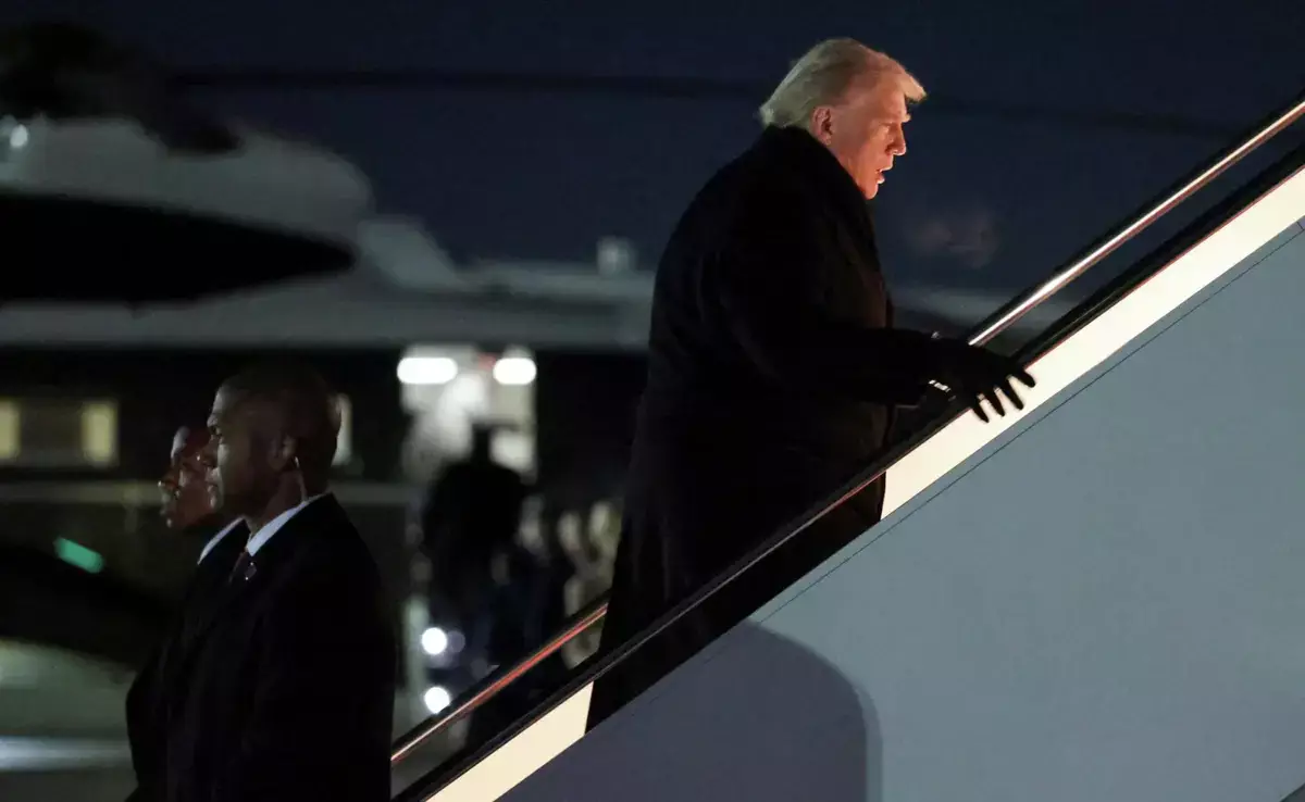 Президент США Трамп возвращается домой уже после вылета в Давос: самолет дал сбой - новости на Lada.kz 21.01.2026