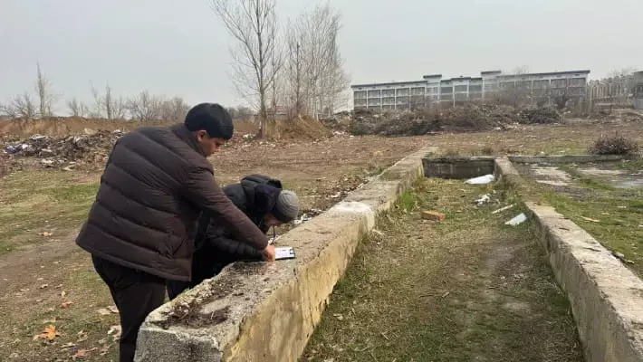 На территории Ташкентской медицинской академии выявили незаконную свалку