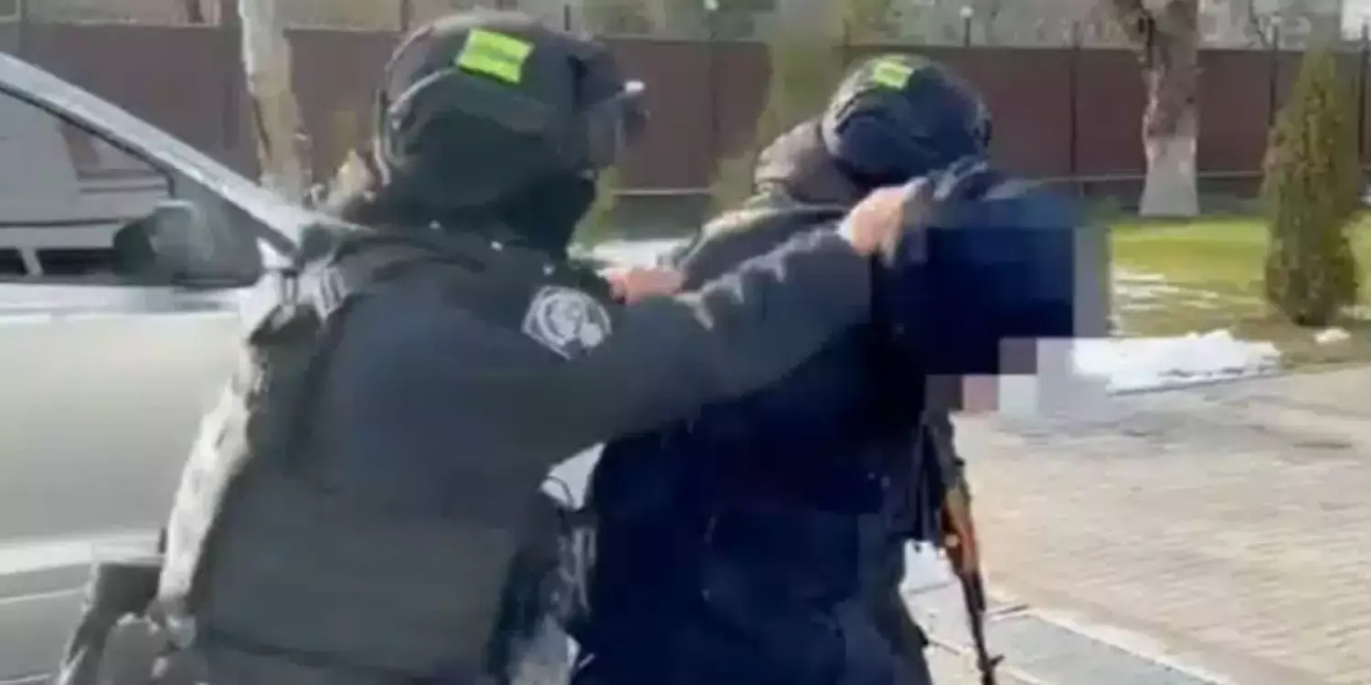 Шымкентте көшеде екі адамды пышақтаған 4 адам ұсталды