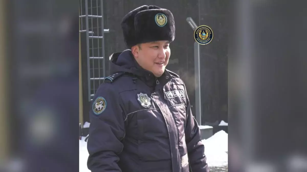 Адал полицей: Алматыда акция аясында учаскелік инспекторлар жұмысы көрсетілді