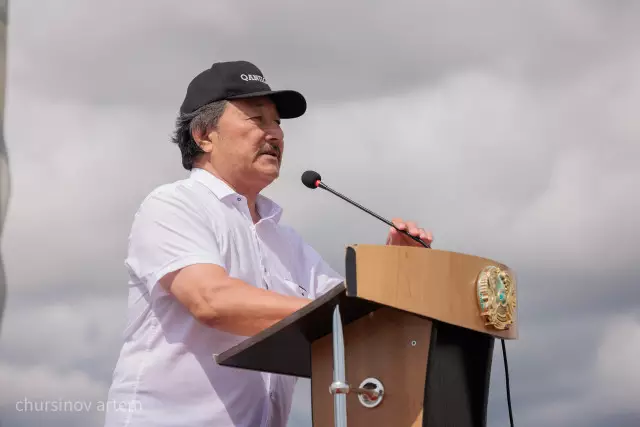 Сайлау Байбосын. Қыр үстiнде кешқұрым мұң iштiм бе...