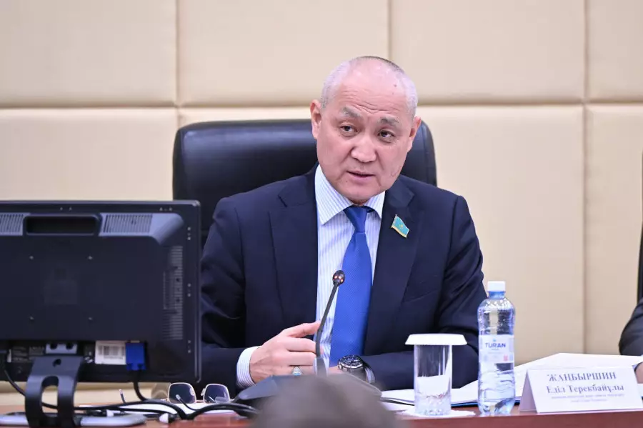 “Көршілер көмір бойынша икемді генерацияны игеріп үлгерді, біз ескісін жамап-жасқауға мәжбүрміз“ - депутат