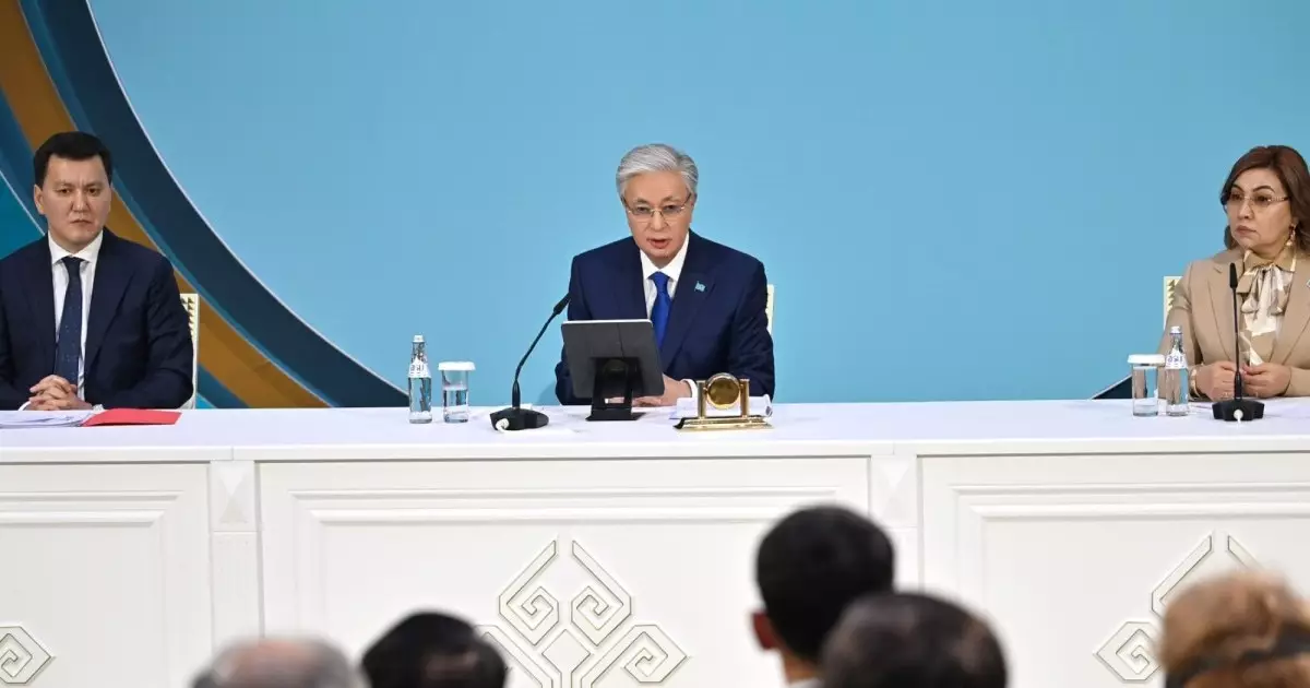  Халық кеңесі деген жаңа орган құрылып, Конституцияның тең жартысынан астамы өзгеріске ұшырайды 