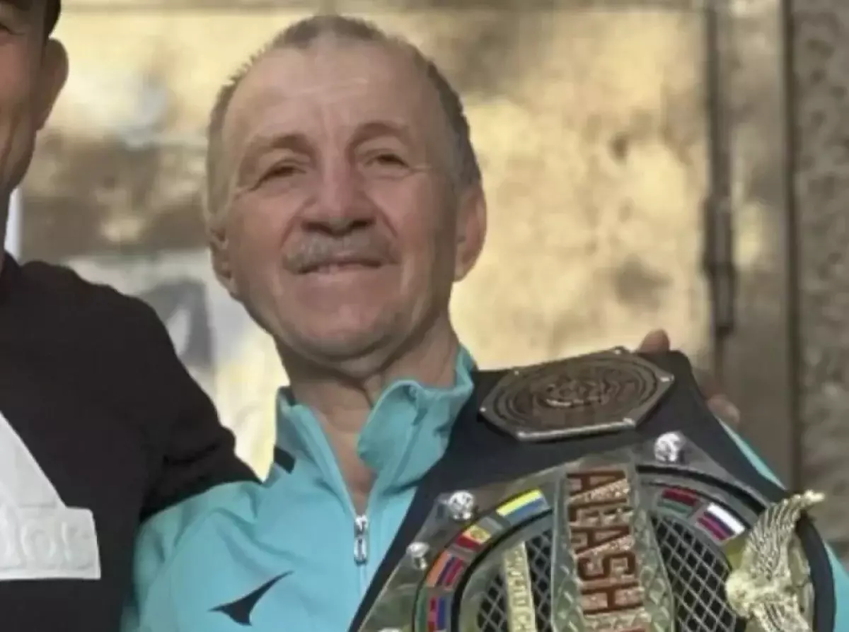 «Сначала не стало жены, теперь его»: отец убитого в Шымкенте не сдержал слез