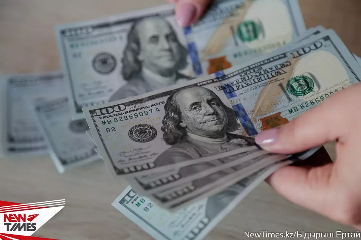 Доллар на KASE снова упал