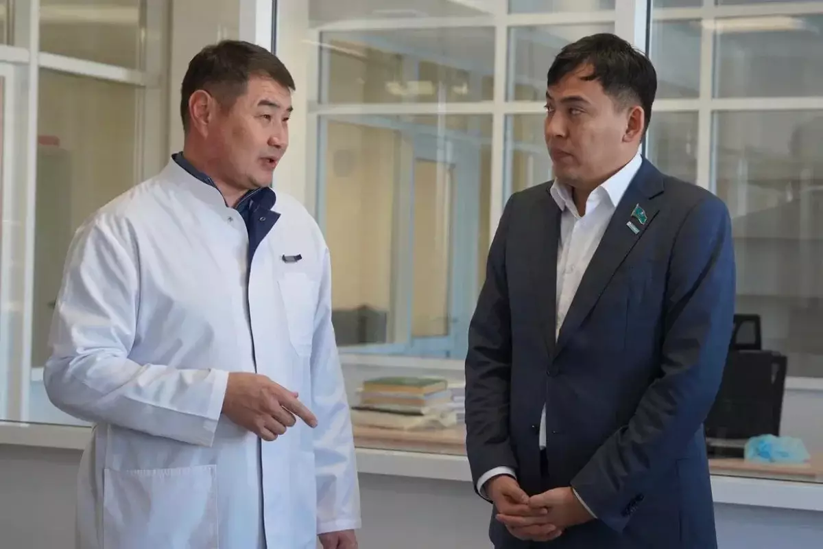 Маңғыстауда «AMANAT» жастары ақ халатты абзал жандарға қолдау көрсетті