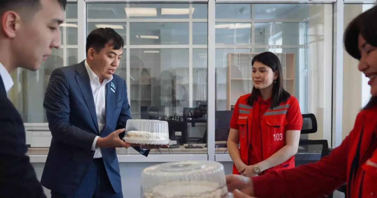   «AMANAT»: Еріктілер медицина қызметкерлеріне қолдау көрсетті   