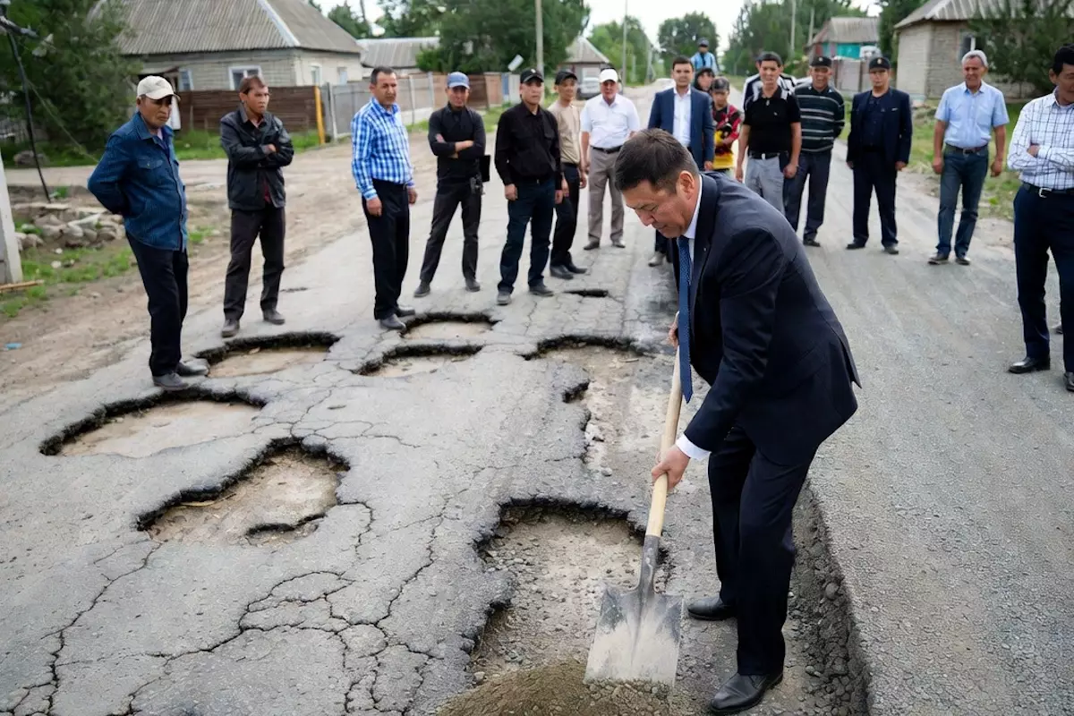 В Казахстане отказались от асфальтовых дорог в селах