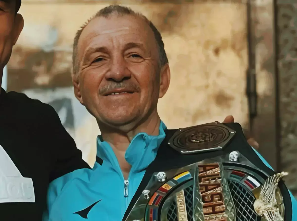 «Сначала не стало жены, теперь сына»: отец убитого в Шымкенте не сдержал слез