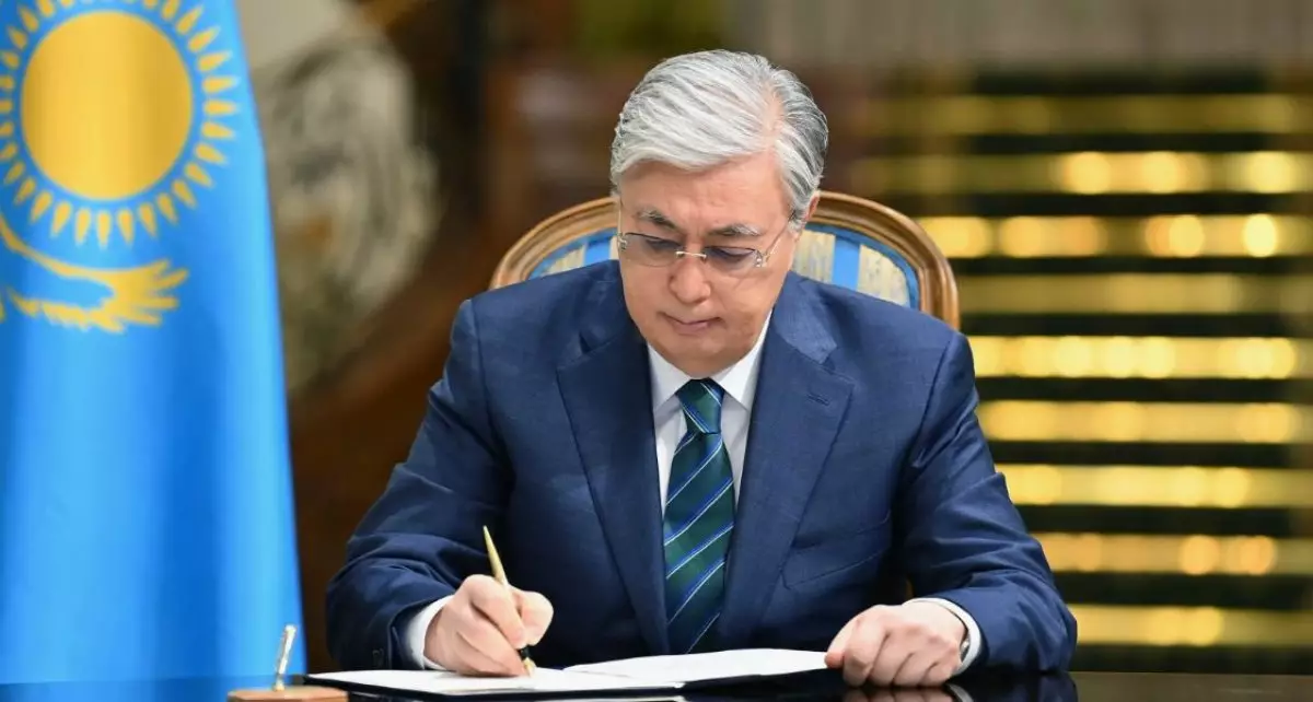Тоқаев Конституциялық реформа жөніндегі комиссия құру туралы Жарлыққа қол қойды