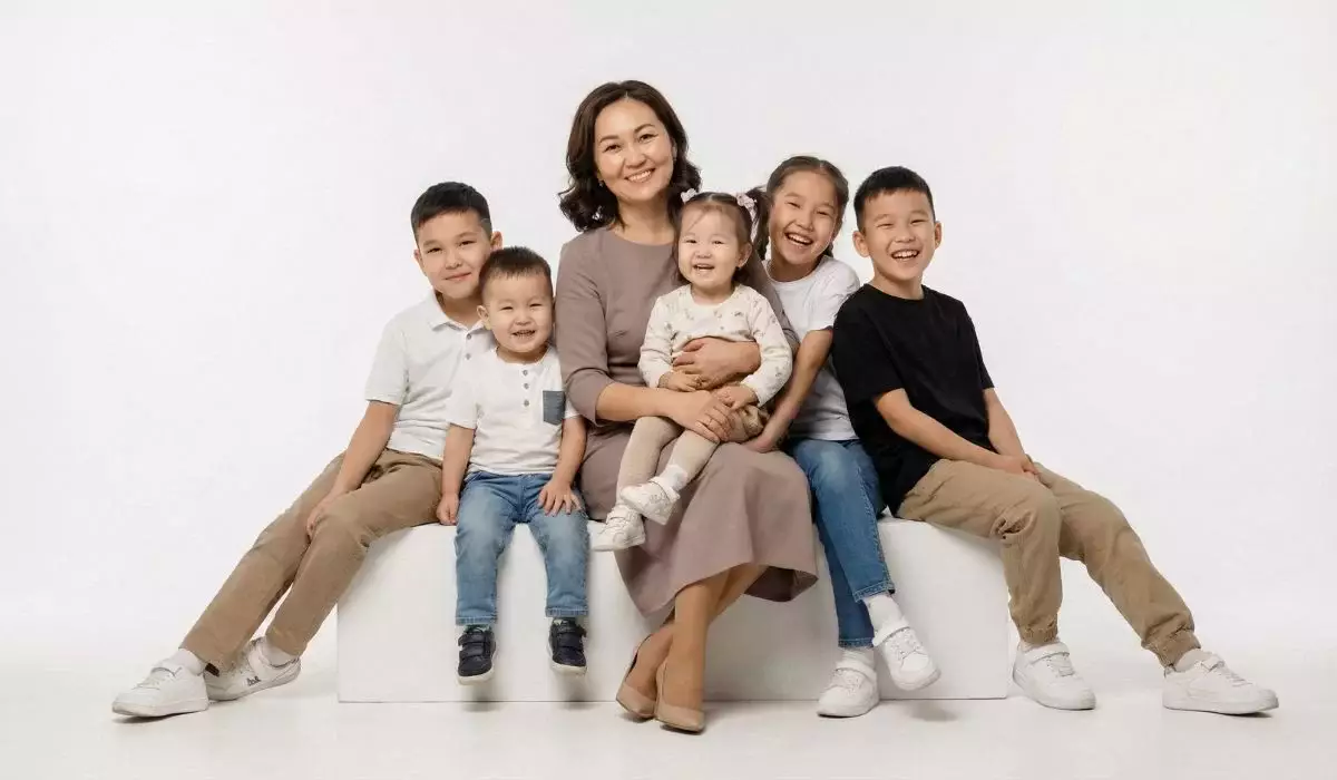 Пособия многодетным в Казахстане выросли: новые суммы с 2026 года