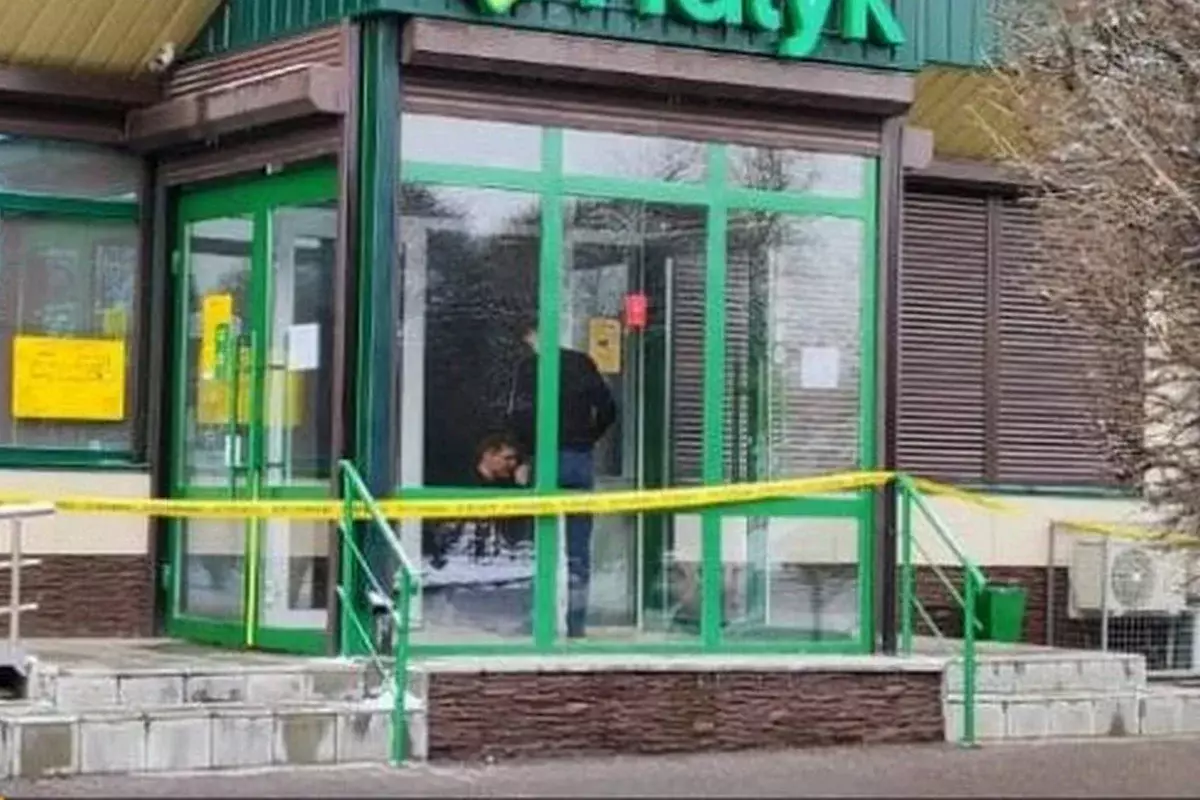 Проломили стену в подвале и ограбили банк в Павлодаре: новые подробности дела