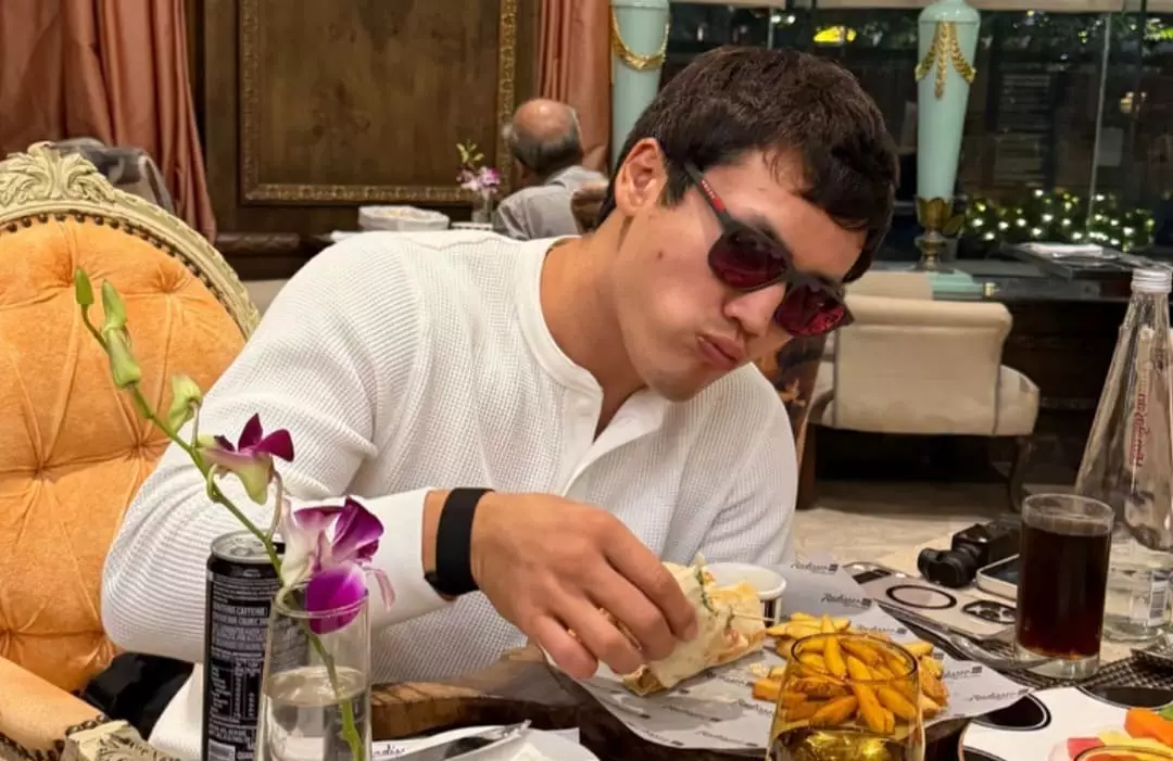 Қазақстандық қыздар Еркебұлан Тоқтарға миллиондап ақша жіберіп, "қалың мал" уәде етті