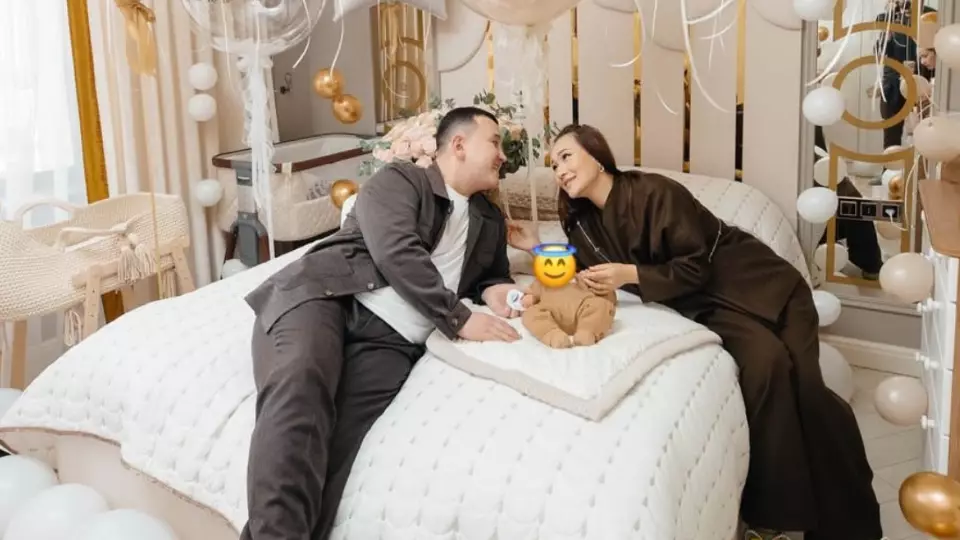 "Осы сәтті 10 жыл күттім": Блогер "Колобок" жалғыз ұлына ән арнады (ВИДЕО)