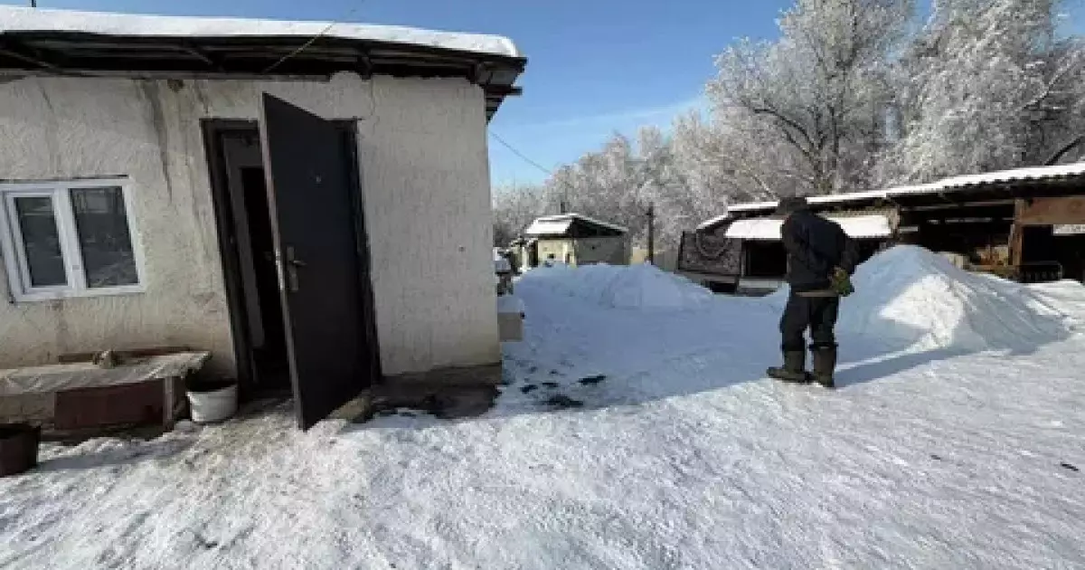  «Терезеге жағылған қанды көрдік»: Талғардағы қанды оқиға туралы тұрғындар не дейді 