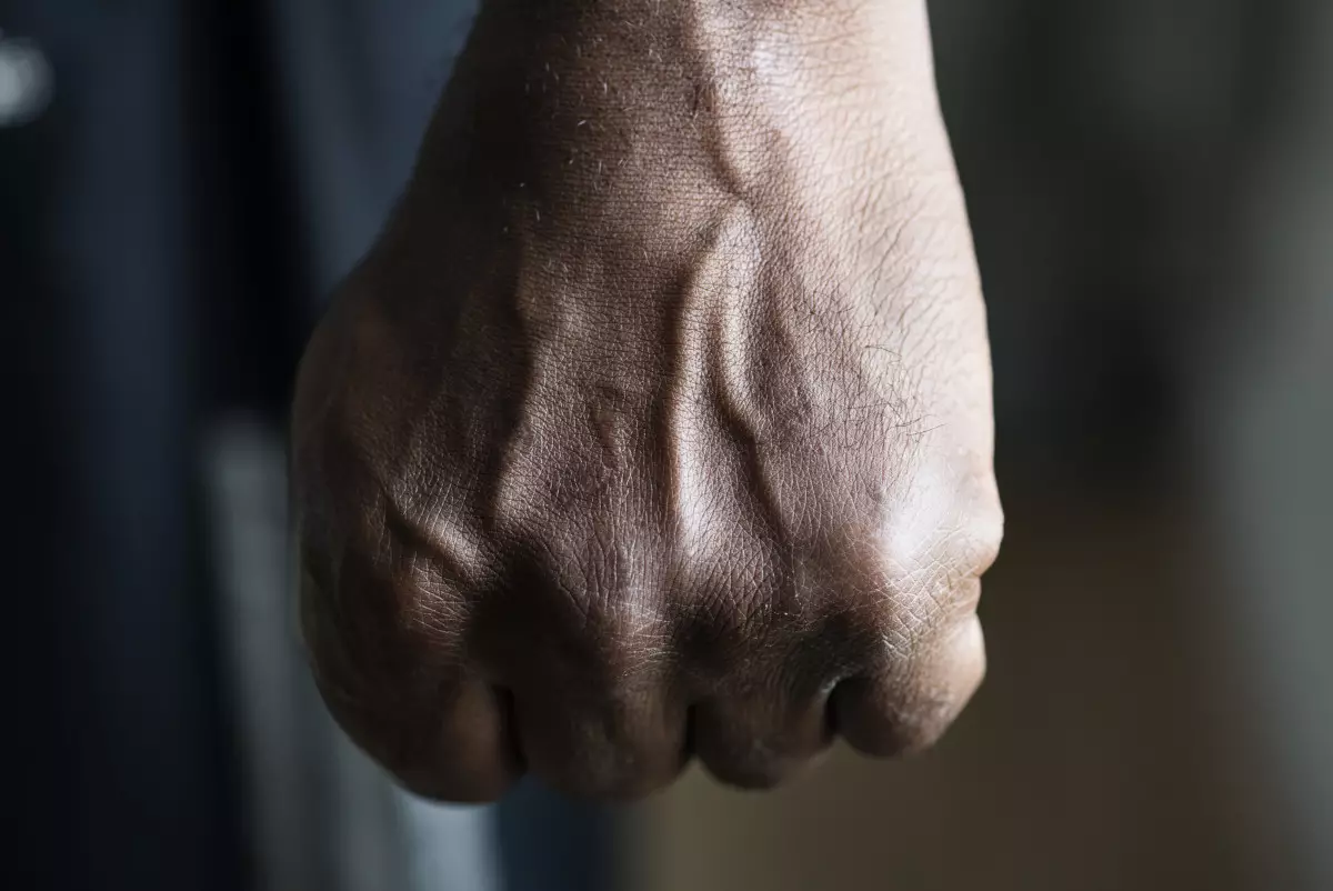 Жестокое нападение на мужчину в Атырау зафиксировали камеры наблюдения