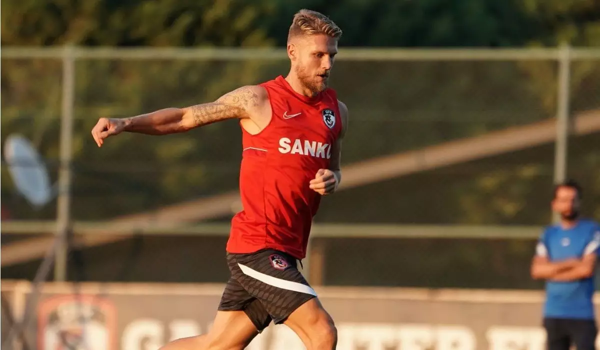 Александр Меркель дебютировал за «Женис»