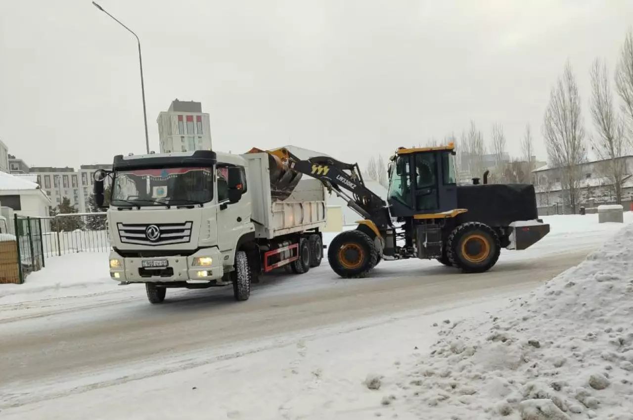 В уборке снега в Астане участвуют более 3 000 рабочих