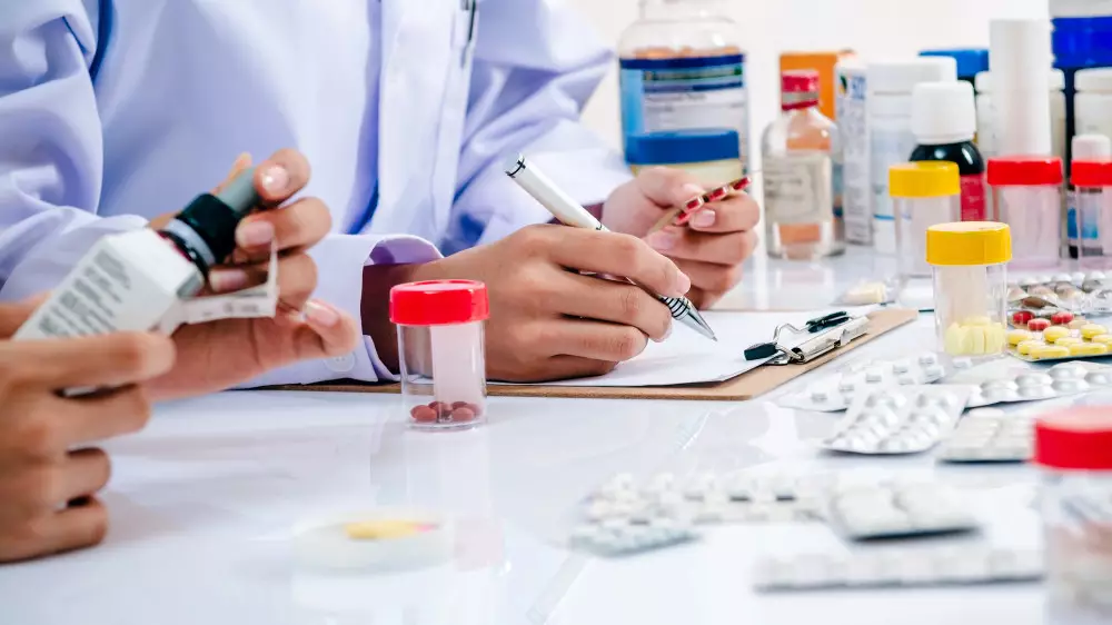 В Казахстане пообещали построить новые фармзаводы и увеличить выпуск лекарств