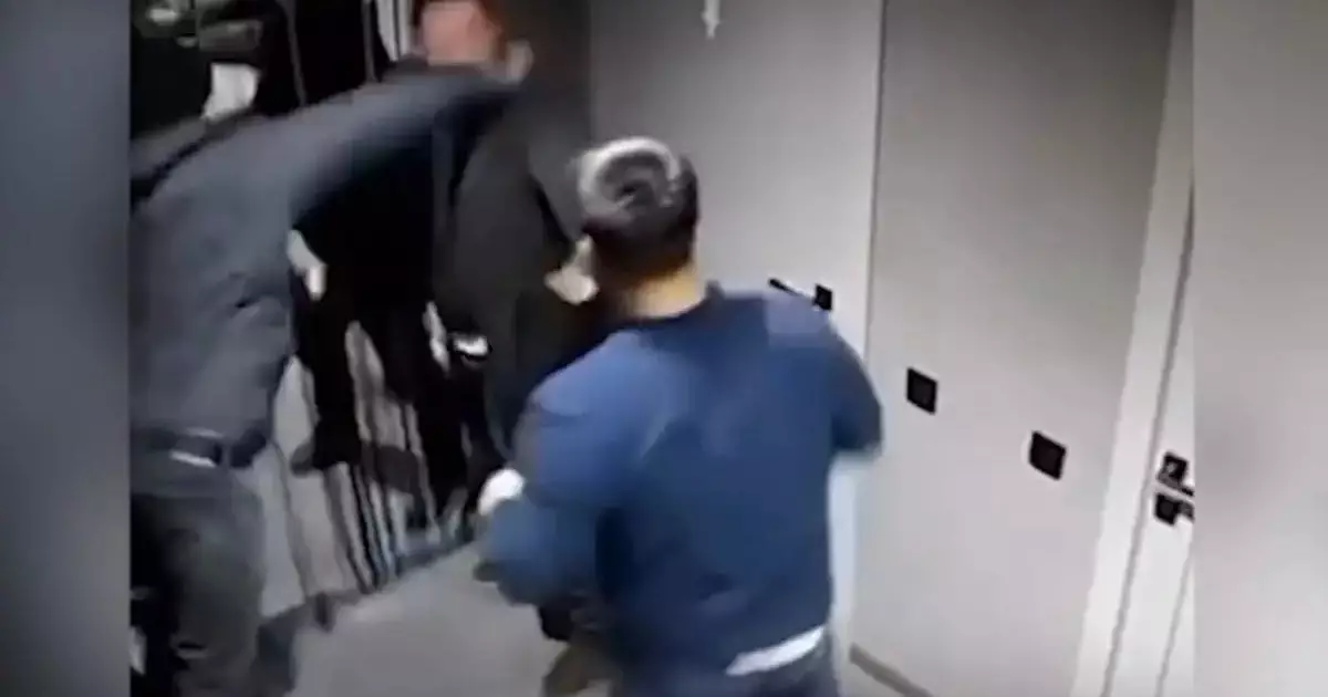  Атыраудың түнгі клубында бір адамды жабылып сабағандар ұсталды 