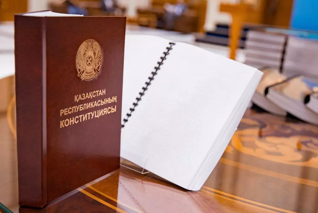 В Казахстане могут изменить более 40 статей Конституции — депутат