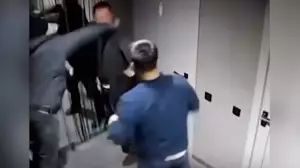 Атырауда түнгі клубта ер адам аяусыз соққыға жығылған