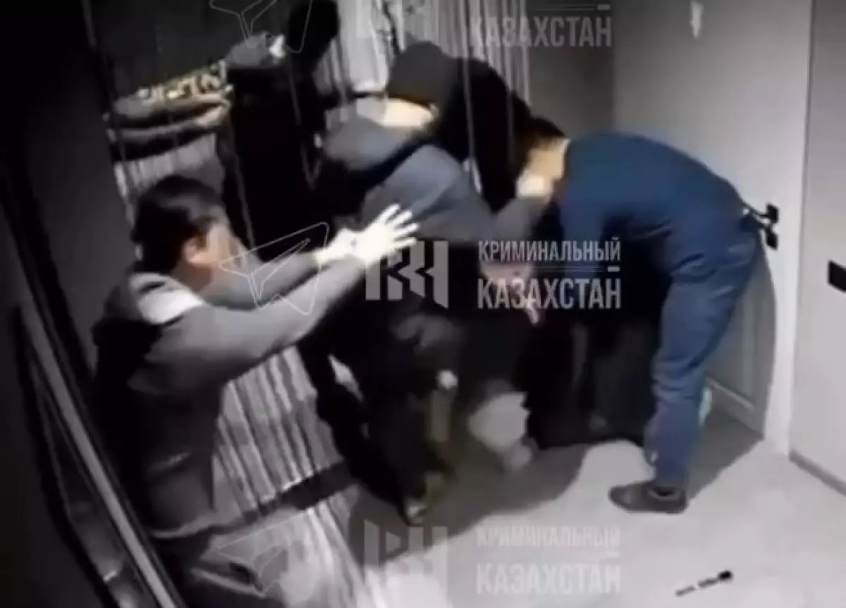 Мужчину жестоко избили в баре Атырау