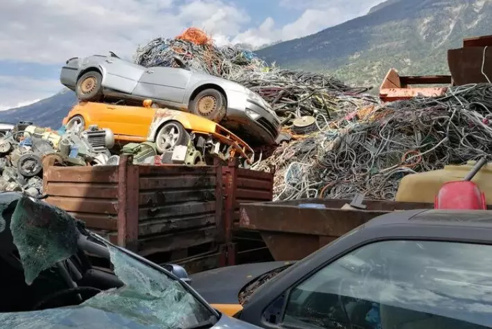 В Казахстане пересчитают утилизационный платеж для авто из России и Беларуси