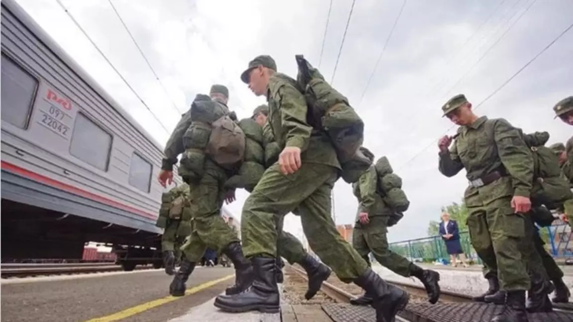 Әскерилер енді пойызбен тегін қатынайды