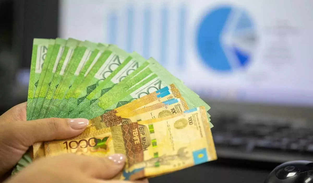 Казахстанцев предупредили: кредиты могут стать дороже для всех