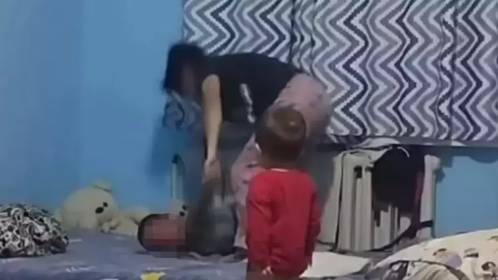 Жетісуде аналарынан таяқ жеген бүлдіршіндер балалар мекемесіне орналастырылды