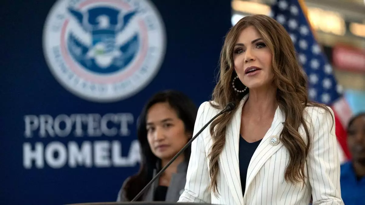 Иммиграционные власти США позволили подозреваемому в ограблении ювелирных изделий на $100 млн самостоятельно депортироваться до суда.