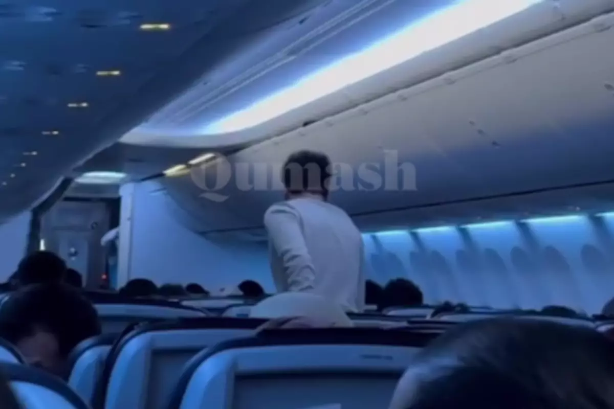 Студент‑медик оказал помощь пассажиру на борту самолёта SCAT